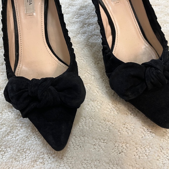 Prada black suede kitten heel pumps with bow detail - Picture 4 of 9